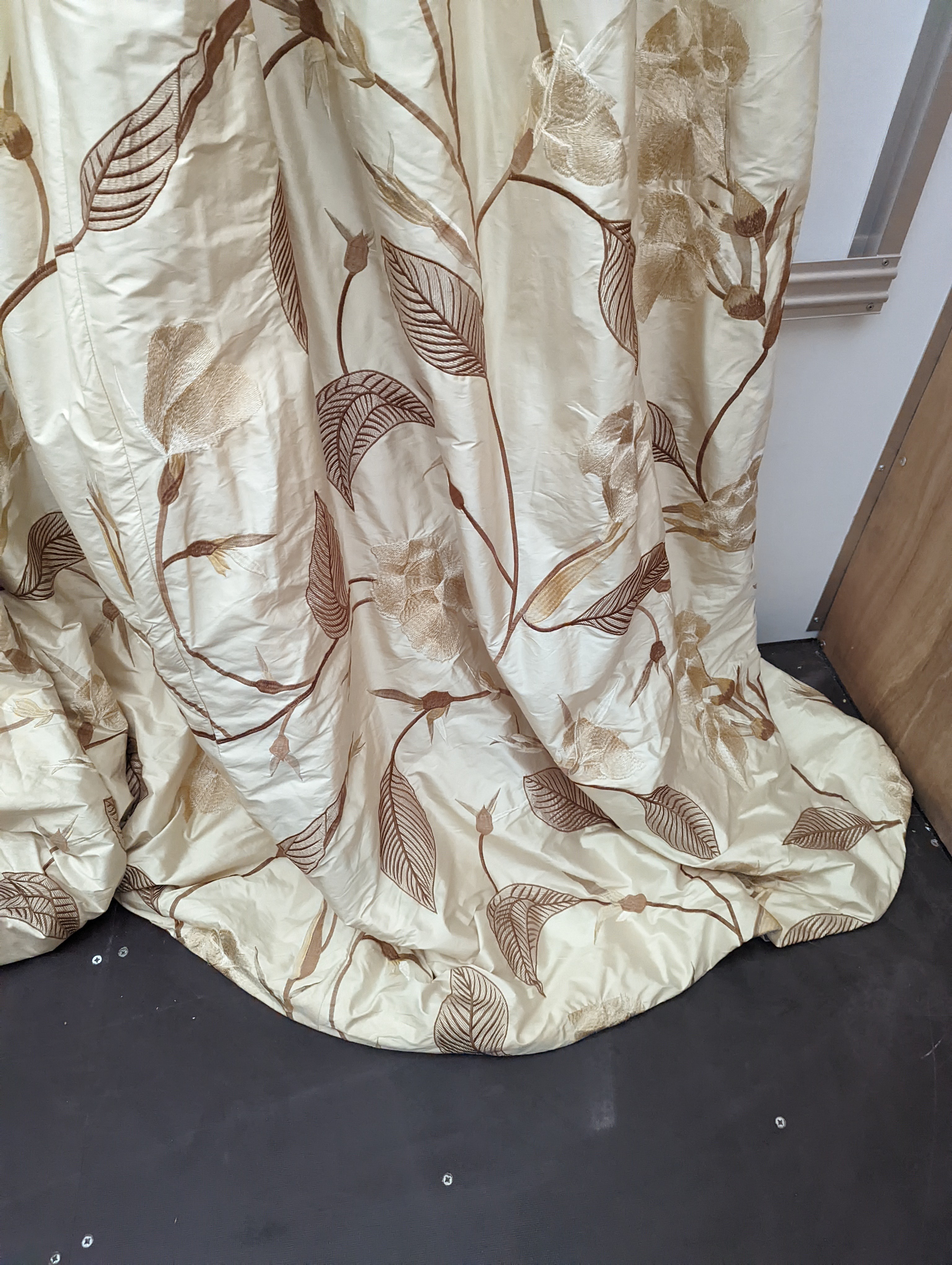 A pair of floral lined curtains. Approximate measurements: Width of top 230cm, Width of bottom 420cm Length 250cm